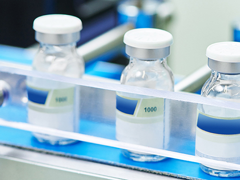 Pharmaceutical production line with vials of injectable medication